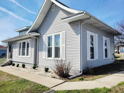 /international/us/401-south-street-stockton-mo-110108020165/