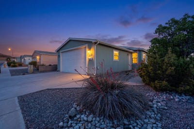 /international/us/214-sunrise-bluffs-drive-belen-nm-110107953209/