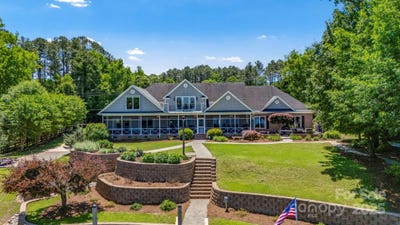 /international/us/2102-lake-road-ridgeway-sc-110099453652/