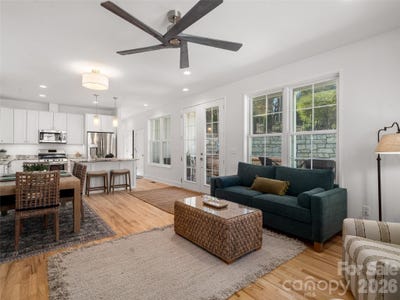 /international/us/43-skyvue-court-saluda-nc-110095707512/