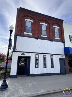 /international/us/614-s-topeka-ave-lyndon-ks-110107953777/