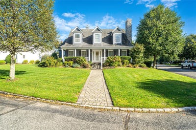 /international/us/29-golden-spruce-drive-calverton-ny-110120152790/