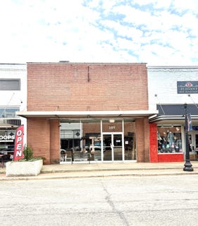/international/us/107-jefferson-street-pittsburg-tx-110108282696/