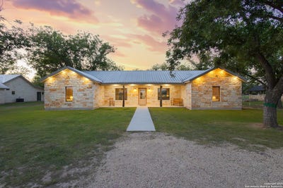 /international/us/370-johnny-seibert-leakey-tx-110101616185/