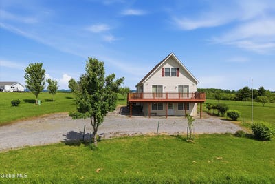 /international/us/329-blackhouse-road-fort-edward-ny-110108495352/