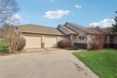 /international/us/1104-glen-oaks-drive-west-des-moines-ia-110105885401/