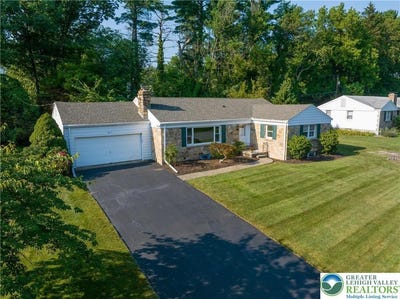 /international/us/211-flagstone-drive-bethlehem-city-pa-110101149874/