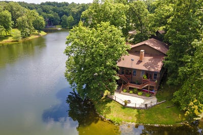 /international/us/396-lake-indian-hills-circle-carbondale-il-110120537812/