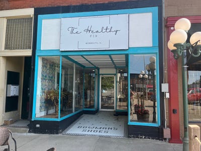 /international/us/61-public-square-monmouth-il-110092680708/
