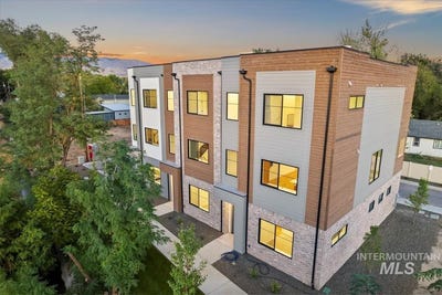 /international/us/3243-w-moore-street-boise-id-110108201156/