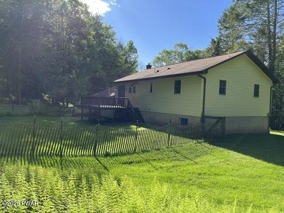/international/us/18-short-road-beach-lake-pa-110108474166/
