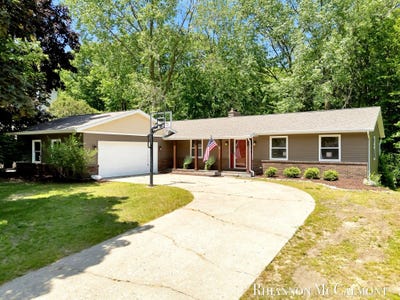 /international/us/16151-terrace-road-spring-lake-mi-110106525445/