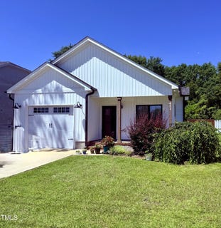 /international/us/451-n-lincoln-street-benson-nc-110100339418/