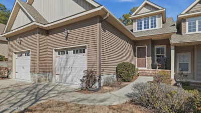 /international/us/60-cypress-circle-southern-pines-nc-110107385519/