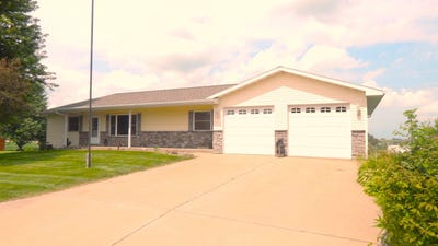 /international/us/704-e-north-street-dodgeville-wi-110101399589/