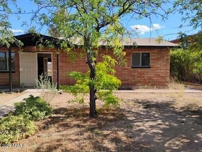 /international/us/2435-east-13th-street-douglas-az-110100389974/