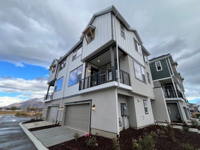 /international/us/896-w-huntington-river-dr-s-springville-ut-110102255178/