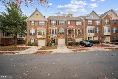 /international/us/11551-laurel-lake-square-fairfax-va-110108438237/