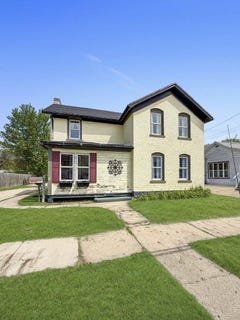 /international/us/922-east-shawnee-street-freeport-il-110107954679/