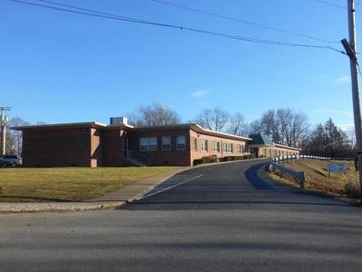 /international/us/2401-s-kanawha-street-beckley-wv-110096221677/