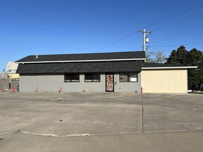 /international/us/100-w-frontview-street-dodge-city-ks-110106253589/