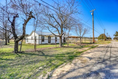 /international/us/127-old-river-crossing-johnson-city-tx-110097489998/