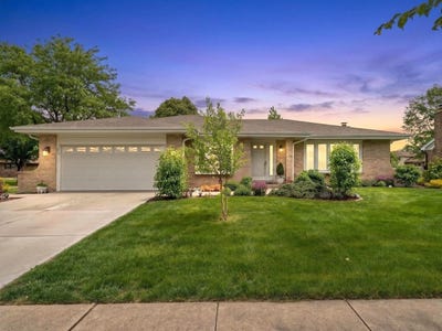 /international/us/8129-middlebury-avenue-woodridge-il-110108229955/