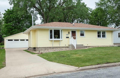 /international/us/1831-4th-ave-nw-waverly-ia-110108219122/
