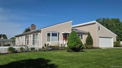 /international/us/930-cedar-lane-east-marion-ny-110108179049/