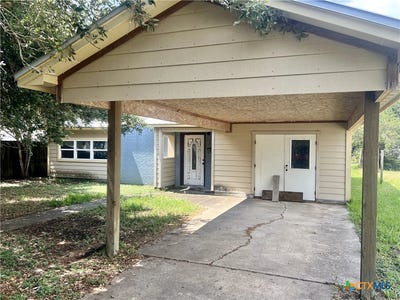 /international/us/305-e-second-street-cuero-tx-110092683716/