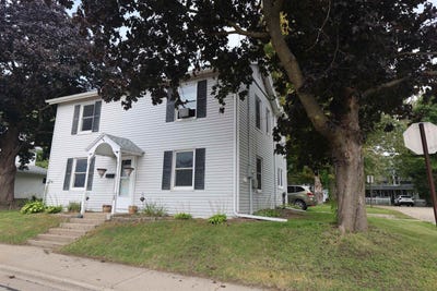 /international/us/120-e-furnace-street-platteville-wi-110110342168/