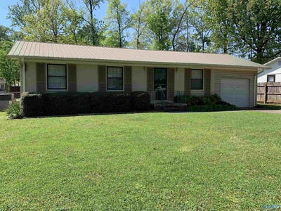 /international/us/304-sharon-street-scottsboro-al-110107255885/