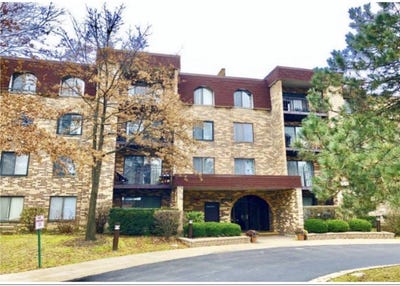 /international/us/2005-valencia-drive-northbrook-il-110109036160/