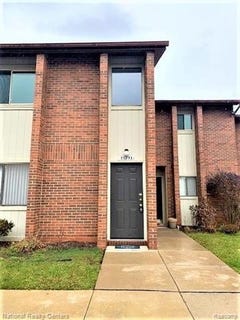 /international/us/33853-pondview-circle-livonia-mi-110108489877/