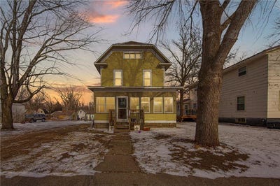/international/us/215-front-street-e-redwood-falls-mn-110104899584/