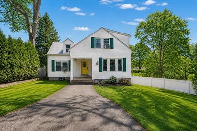 /international/us/84-phillip-avenue-cumberland-ri-110107799336/