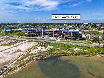 /international/us/1021-s-water-st-rockport-tx-110108586395/