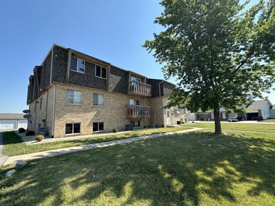 /international/us/2390-bicentennial-avenue-crest-hill-il-110107285571/