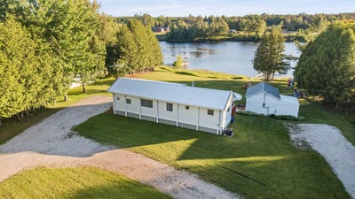 /international/us/5431-webster-drive-cheboygan-mi-110108975236/