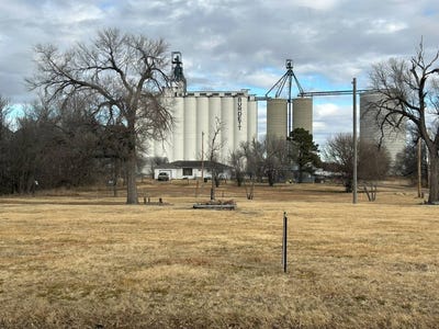 /international/us/405-broadway-burdett-ks-110105524830/