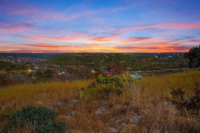 /international/us/216-heights-trail-kerrville-tx-110108490111/
