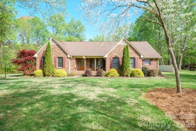 /international/us/209-frontier-circle-china-grove-nc-110107034315/