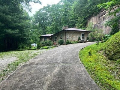 /international/us/984-old-abbott-mountain-road-road-prestonsburg-ky-110100343727/