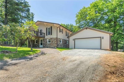 /international/us/81-pine-tree-drive-roaring-gap-nc-110108295837/