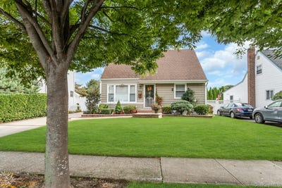 /international/us/996-merillon-avenue-westbury-ny-110120058958/
