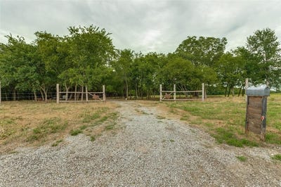 /international/us/3805-county-road-3805-wolfe-city-tx-110100655372/