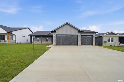 /international/us/1315-w-hillcrest-drive-chillicothe-il-110104848618/