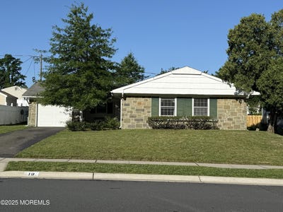 /international/us/19-courtland-lane-aberdeen-nj-110100345230/