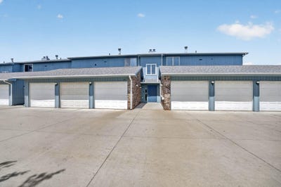/international/us/155-e-san-marnan-drive-waterloo-ia-110107824458/