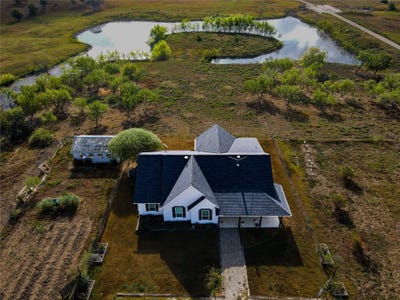 /international/us/1028-county-road-108-buckholts-tx-110119988364/